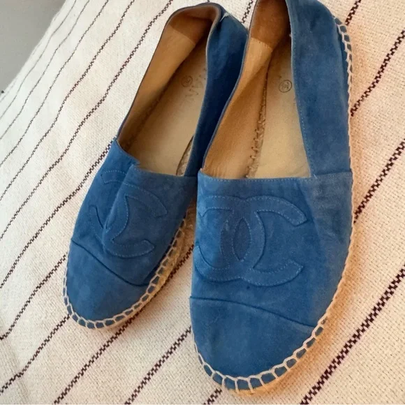 CHANEL blue suede logo espadrillea - Picture 10 of 13